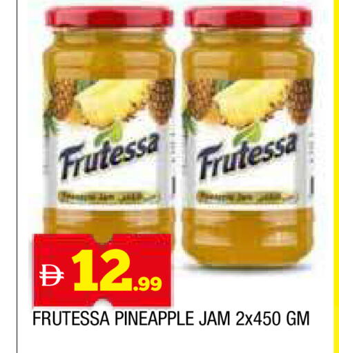 Pineapple available at المدينة in الإمارات العربية المتحدة , الامارات - الشارقة / عجمان