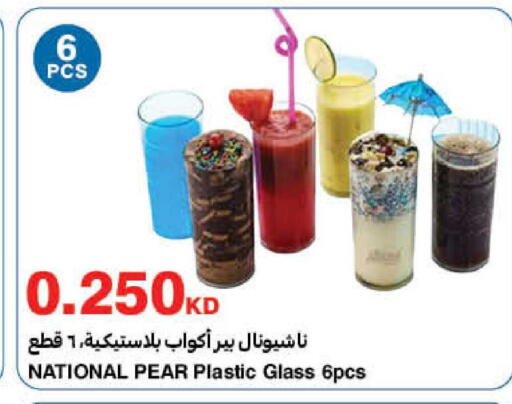 Pear available at هايبرماكس in الكويت - مدينة الكويت