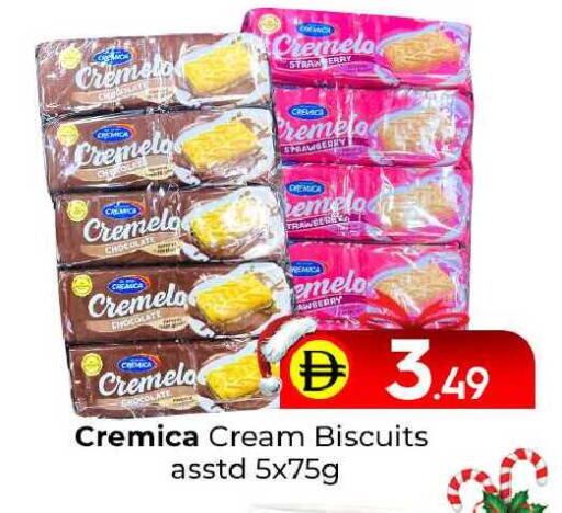 Strawberry available at مبارك هايبرماركت الشارقة in الإمارات العربية المتحدة , الامارات - الشارقة / عجمان