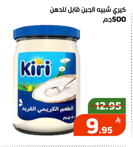 Apple available at Green Apple Market in KSA, Saudi Arabia, Saudi - Al Hasa