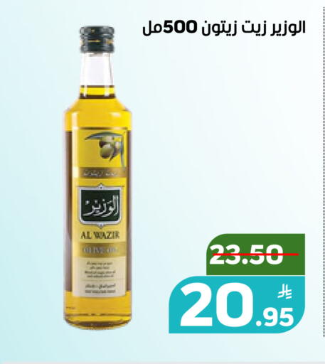 Apple available at Green Apple Market in KSA, Saudi Arabia, Saudi - Al Hasa