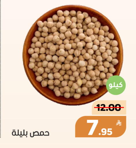 Apple available at Green Apple Market in KSA, Saudi Arabia, Saudi - Al Hasa