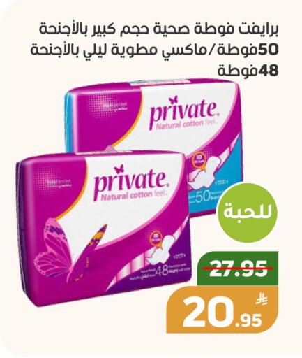 Apple available at Green Apple Market in KSA, Saudi Arabia, Saudi - Al Hasa