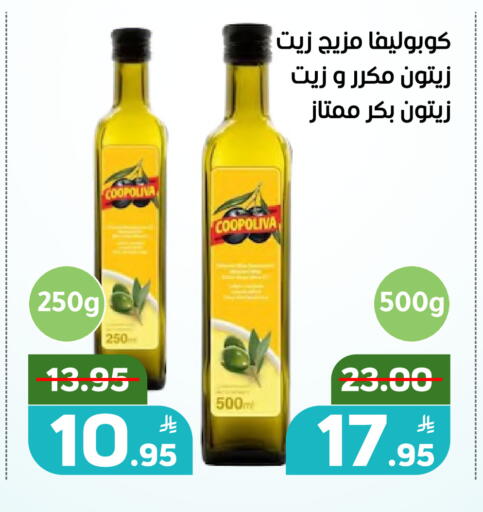 Apple available at Green Apple Market in KSA, Saudi Arabia, Saudi - Al Hasa