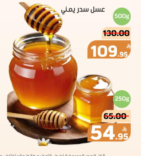 Apple available at Green Apple Market in KSA, Saudi Arabia, Saudi - Al Hasa