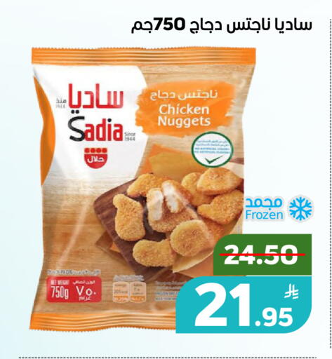 Apple available at Green Apple Market in KSA, Saudi Arabia, Saudi - Al Hasa