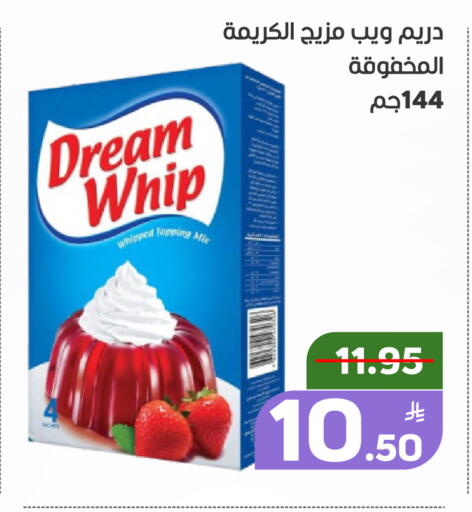 Apple available at Green Apple Market in KSA, Saudi Arabia, Saudi - Al Hasa