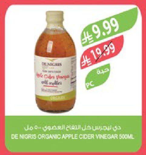 Apple available at Farm  in KSA, Saudi Arabia, Saudi - Sakaka