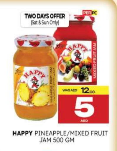 Pineapple available at المدينة in الإمارات العربية المتحدة , الامارات - ٱلْفُجَيْرَة‎