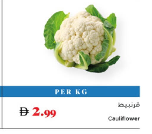 Cauliflower available at تروليز سوبرماركت in الإمارات العربية المتحدة , الامارات - دبي