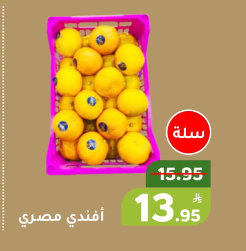 Apple available at Green Apple Market in KSA, Saudi Arabia, Saudi - Al Hasa