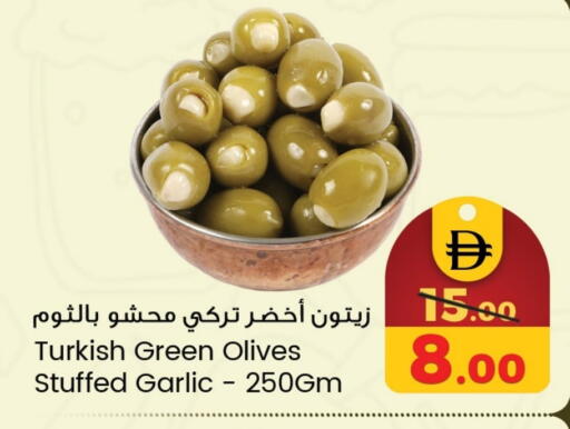 Garlic available at سفاري هايبرماركت in الإمارات العربية المتحدة , الامارات - الشارقة / عجمان