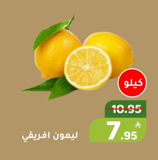 Apple available at Green Apple Market in KSA, Saudi Arabia, Saudi - Al Hasa