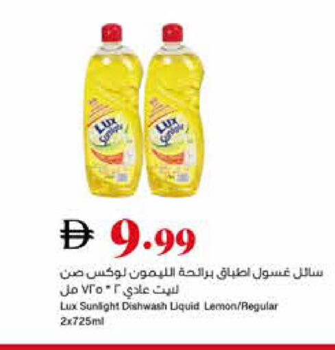 Lemon available at تروليز سوبرماركت in الإمارات العربية المتحدة , الامارات - دبي