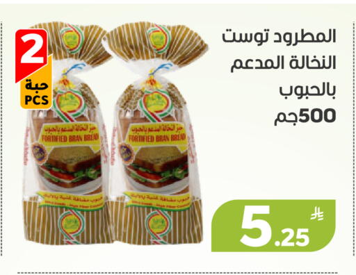 Apple available at Green Apple Market in KSA, Saudi Arabia, Saudi - Al Hasa