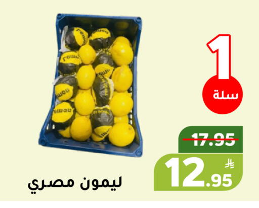 Apple available at Green Apple Market in KSA, Saudi Arabia, Saudi - Al Hasa