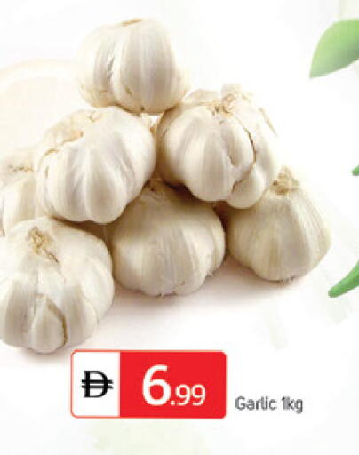 Garlic available at سوق طلال in الإمارات العربية المتحدة , الامارات - الشارقة / عجمان