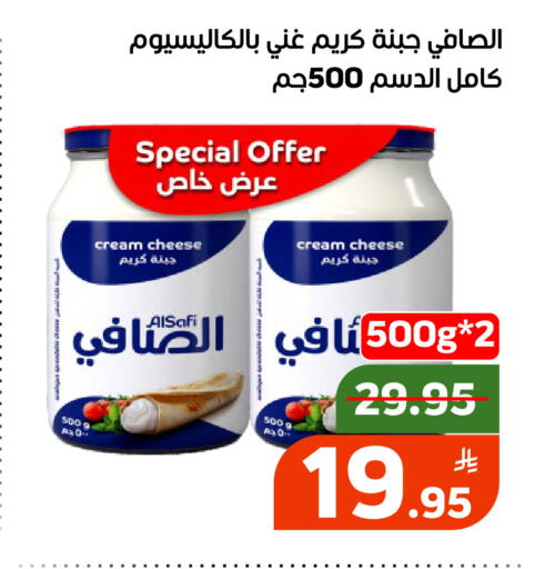 Apple available at Green Apple Market in KSA, Saudi Arabia, Saudi - Al Hasa