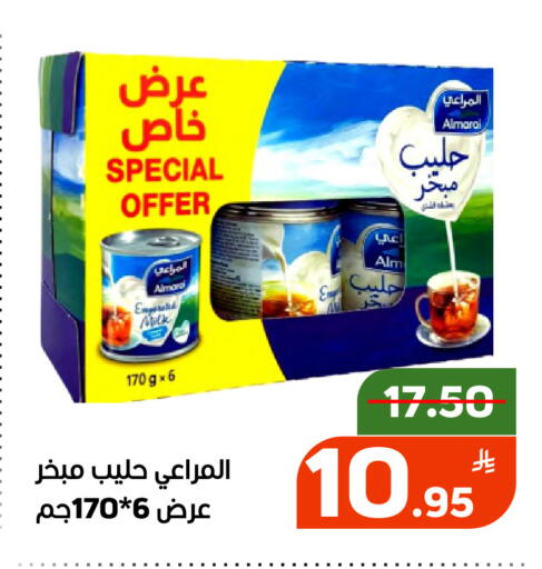 Apple available at Green Apple Market in KSA, Saudi Arabia, Saudi - Al Hasa