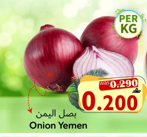 Onion from Yemen available at القوت هايبرماركت in عُمان - مسقط‎