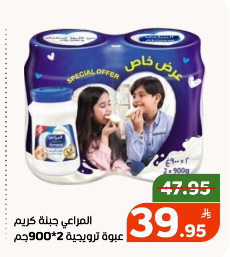 Apple available at Green Apple Market in KSA, Saudi Arabia, Saudi - Al Hasa