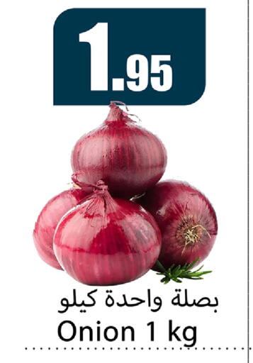 Onion available at Al Mukhaizeem Markets in KSA, Saudi Arabia, Saudi - Dammam