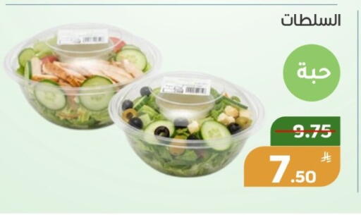 Apple available at Green Apple Market in KSA, Saudi Arabia, Saudi - Al Hasa