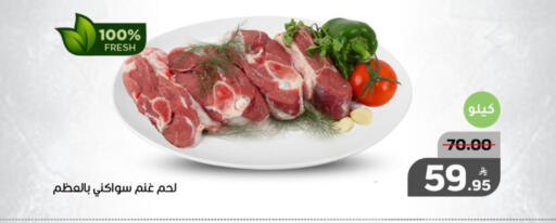 Apple available at Green Apple Market in KSA, Saudi Arabia, Saudi - Al Hasa