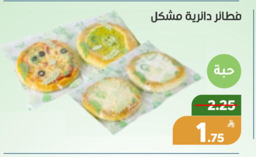 Apple available at Green Apple Market in KSA, Saudi Arabia, Saudi - Al Hasa