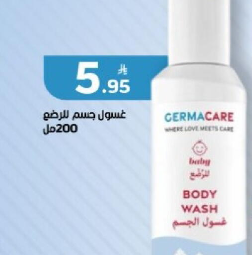 Apple available at Green Apple Market in KSA, Saudi Arabia, Saudi - Al Hasa