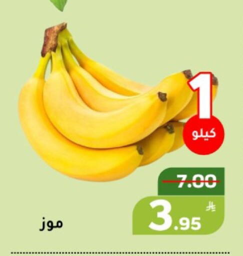 Apple available at Green Apple Market in KSA, Saudi Arabia, Saudi - Al Hasa