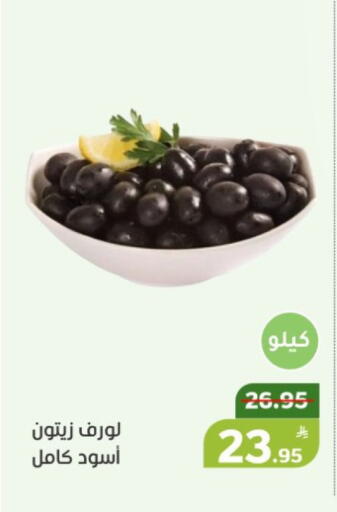 Apple available at Green Apple Market in KSA, Saudi Arabia, Saudi - Al Hasa