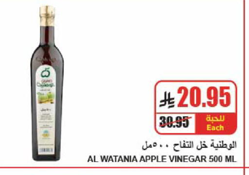 Apple available at A Market in KSA, Saudi Arabia, Saudi - Riyadh