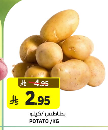 Potato available at Al Madina Hypermarket in KSA, Saudi Arabia, Saudi - Riyadh