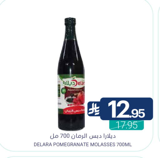 Pomegranate available at Muntazah Markets in KSA, Saudi Arabia, Saudi - Saihat