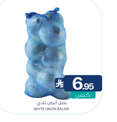 Onion available at Muntazah Markets in KSA, Saudi Arabia, Saudi - Saihat