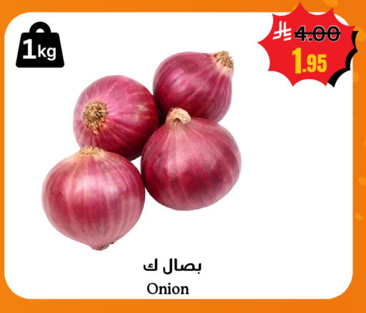 Onion available at Economic World in KSA, Saudi Arabia, Saudi - Jeddah