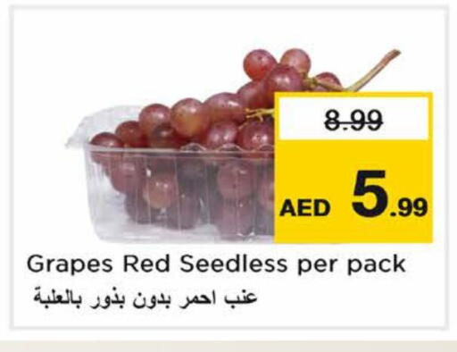 Grapes available at Nesto Hypermarket in UAE - Dubai