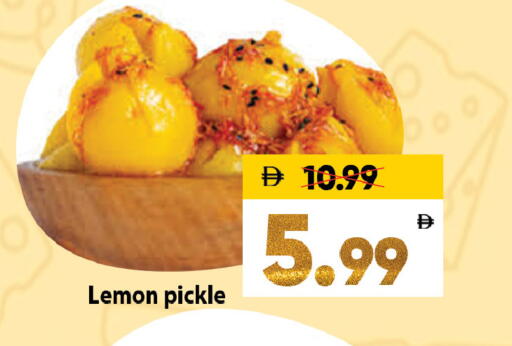 Lemon available at ليبتس هايبرماركت in الإمارات العربية المتحدة , الامارات - ٱلْعَيْن‎