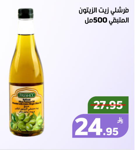 Apple available at Green Apple Market in KSA, Saudi Arabia, Saudi - Al Hasa