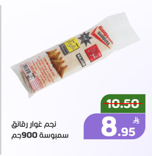 Apple available at Green Apple Market in KSA, Saudi Arabia, Saudi - Al Hasa