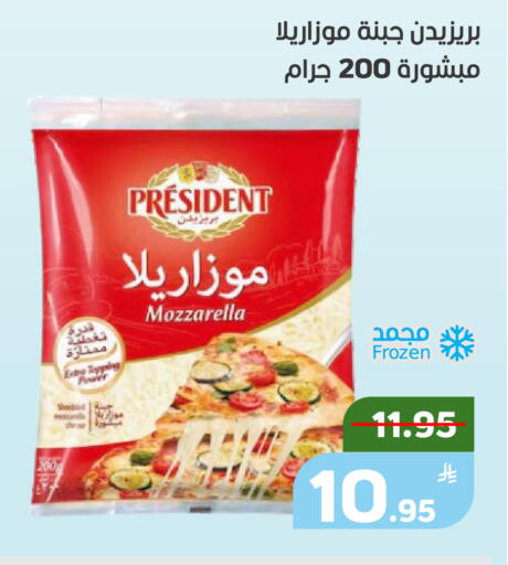 Apple available at Green Apple Market in KSA, Saudi Arabia, Saudi - Al Hasa