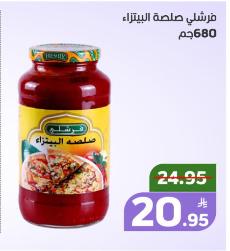 Apple available at Green Apple Market in KSA, Saudi Arabia, Saudi - Al Hasa