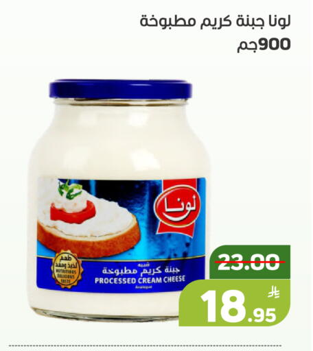 Apple available at Green Apple Market in KSA, Saudi Arabia, Saudi - Al Hasa