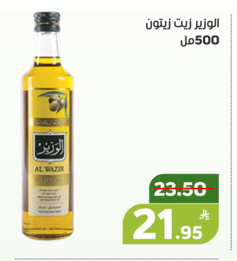 Apple available at Green Apple Market in KSA, Saudi Arabia, Saudi - Al Hasa