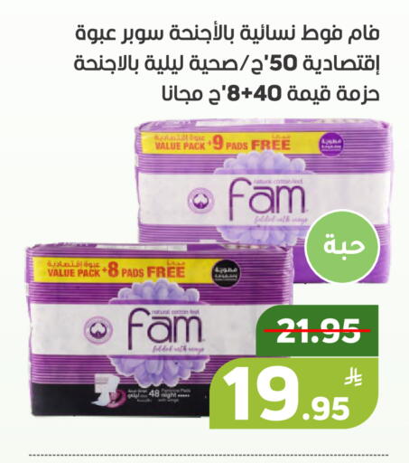 Apple available at Green Apple Market in KSA, Saudi Arabia, Saudi - Al Hasa