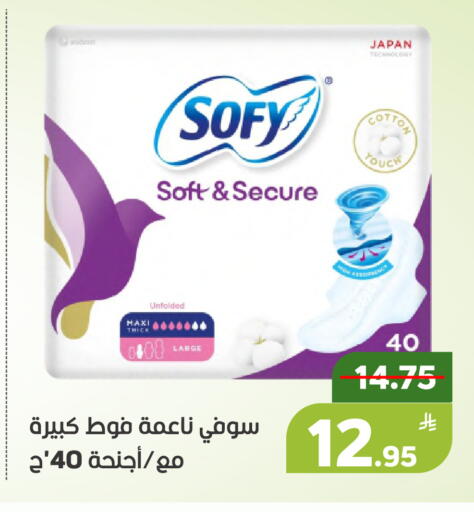 Apple available at Green Apple Market in KSA, Saudi Arabia, Saudi - Al Hasa