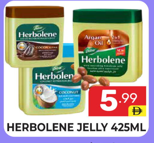 Coconut available at دريم نايت هايبرماركت in الإمارات العربية المتحدة , الامارات - دبي