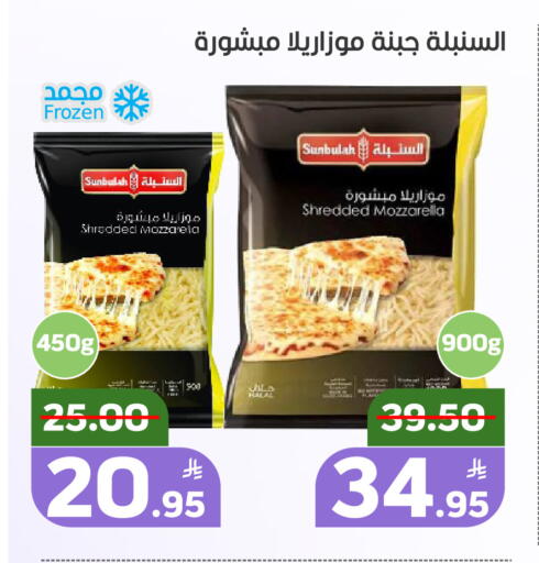 Apple available at Green Apple Market in KSA, Saudi Arabia, Saudi - Al Hasa