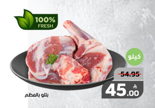 Apple available at Green Apple Market in KSA, Saudi Arabia, Saudi - Al Hasa